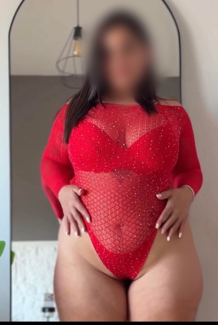 Exuberante Sensual Nicol Solo Salidas