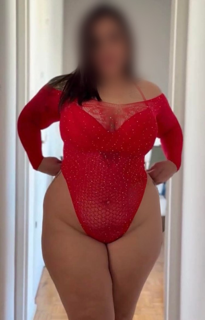 Exuberante Sensual Nicol Solo Salidas