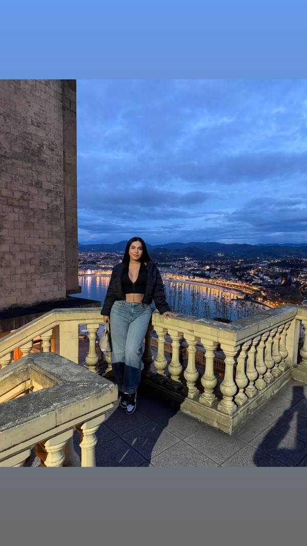 BESUCONA VICIOSA AMANTE DEL SEXO Y LA MEJOR MAMANDO POLLA