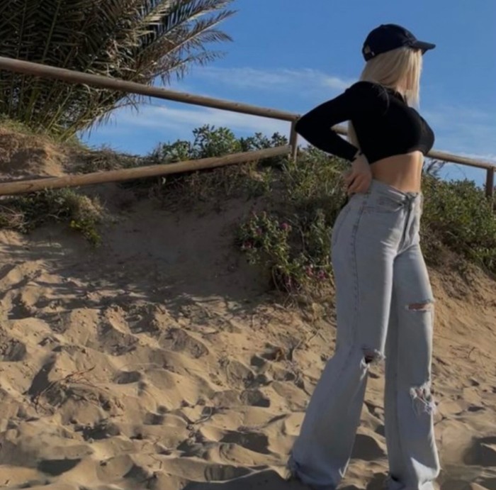 SOY TODO LO QUE HAS SOÑADO,SIMPÁTICA Y MUY CALIENT