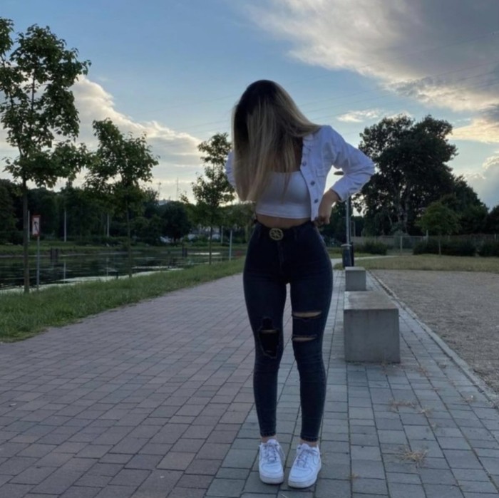 SOY TODO LO QUE HAS SOÑADO,SIMPÁTICA Y MUY CALIENT