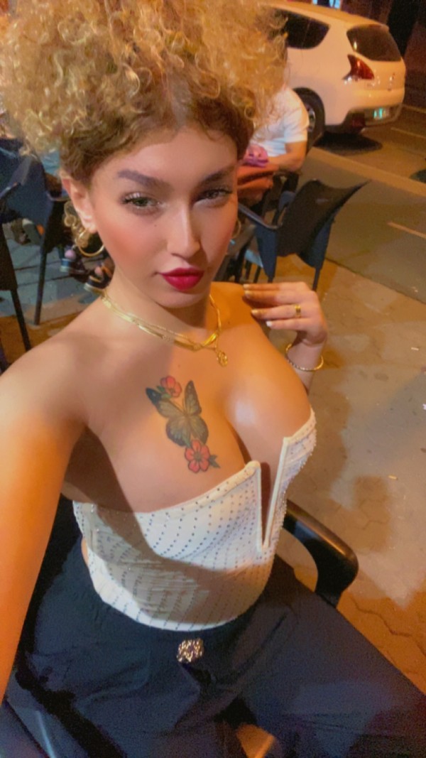 Dulce chica transexual súper discreta Mís fotos son reales 100%