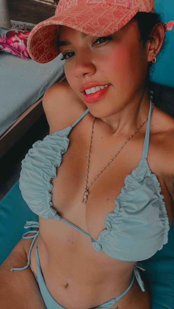 Linda latina nueva en la zona