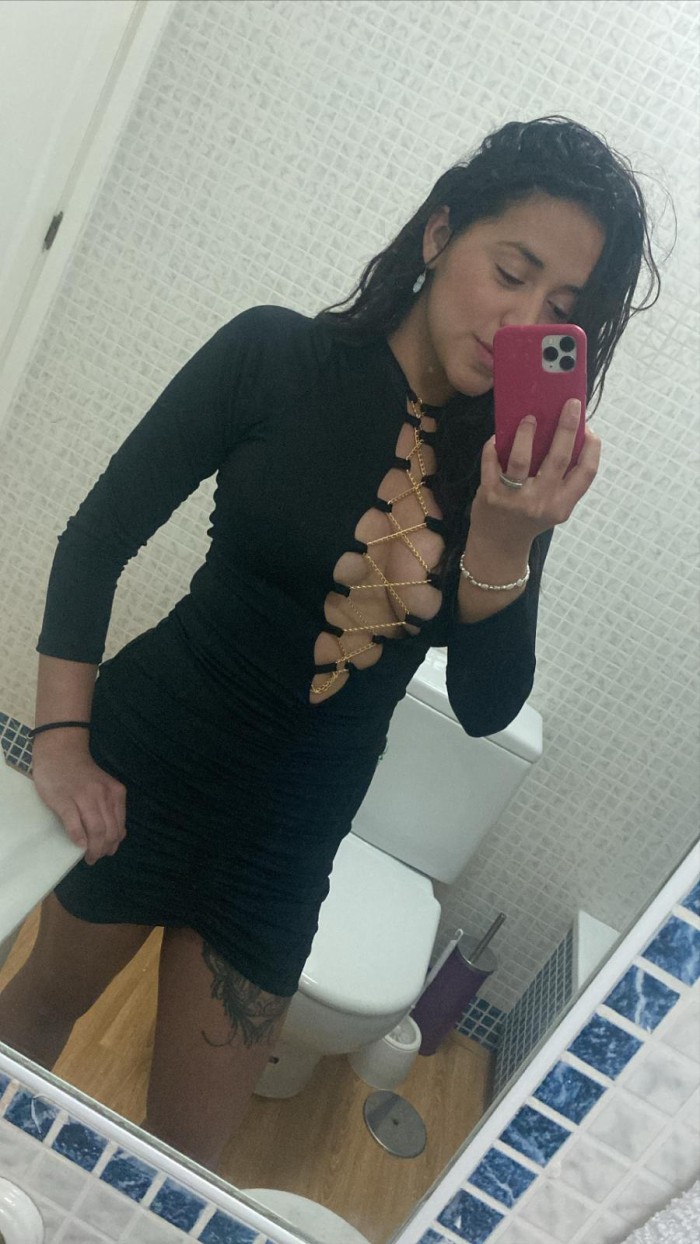 MORENA COLOMBIANA FOGOZA DE BUENAS CURVAS