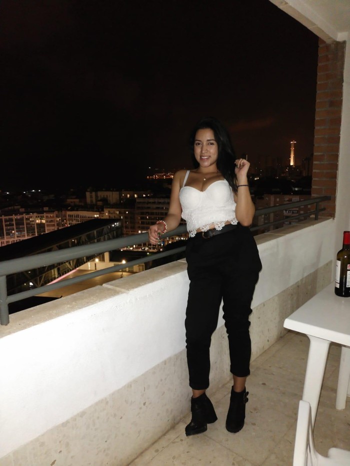 MORENA COLOMBIANA FOGOZA DE BUENAS CURVAS