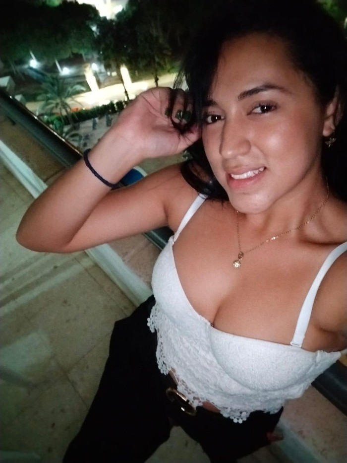 MORENA COLOMBIANA FOGOZA DE BUENAS CURVAS