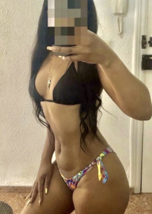 NOVEDAD EN PUERTO SAGUNTO MORENAZA GUAPÍSIMA Y ENCANTADORA