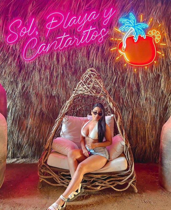 SOY VALENTINA UN DULCE CARAMELO VEN Y PRUEBAME