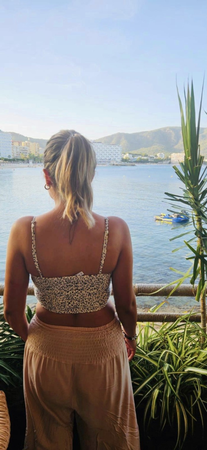 SOY TODO LO QUE HAS SOÑADO,SIMPÁTICA Y MUY CALIENT