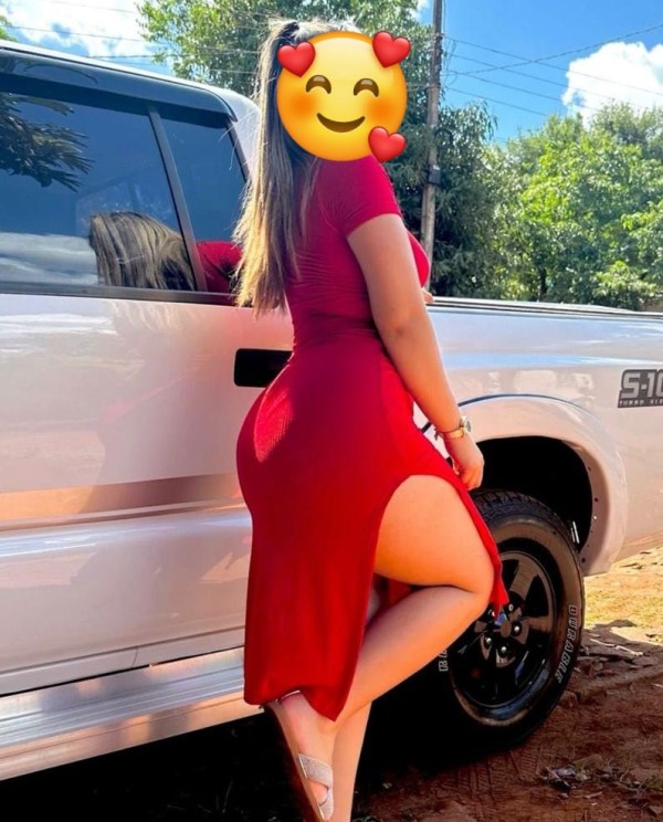 Soy Isabella la reina de Fuengirola muy comlaciente una diosa latina