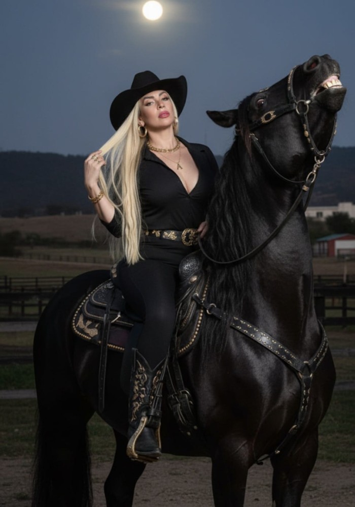 Colombiana sensual recién llegada para encender tus sentidos