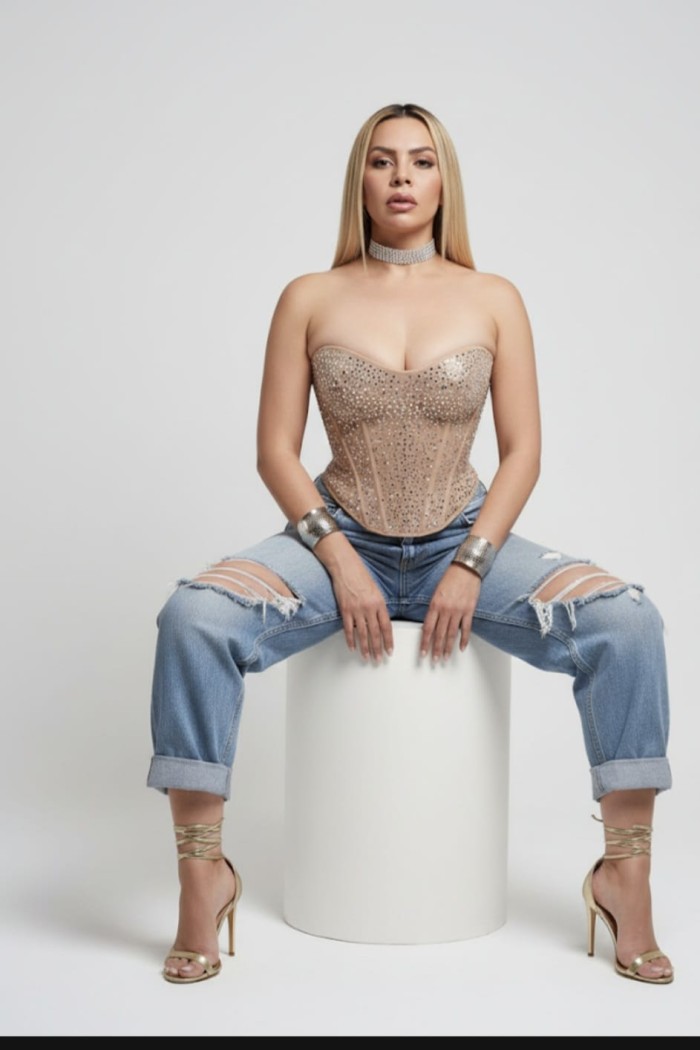 Colombiana sensual recién llegada para encender tus sentidos