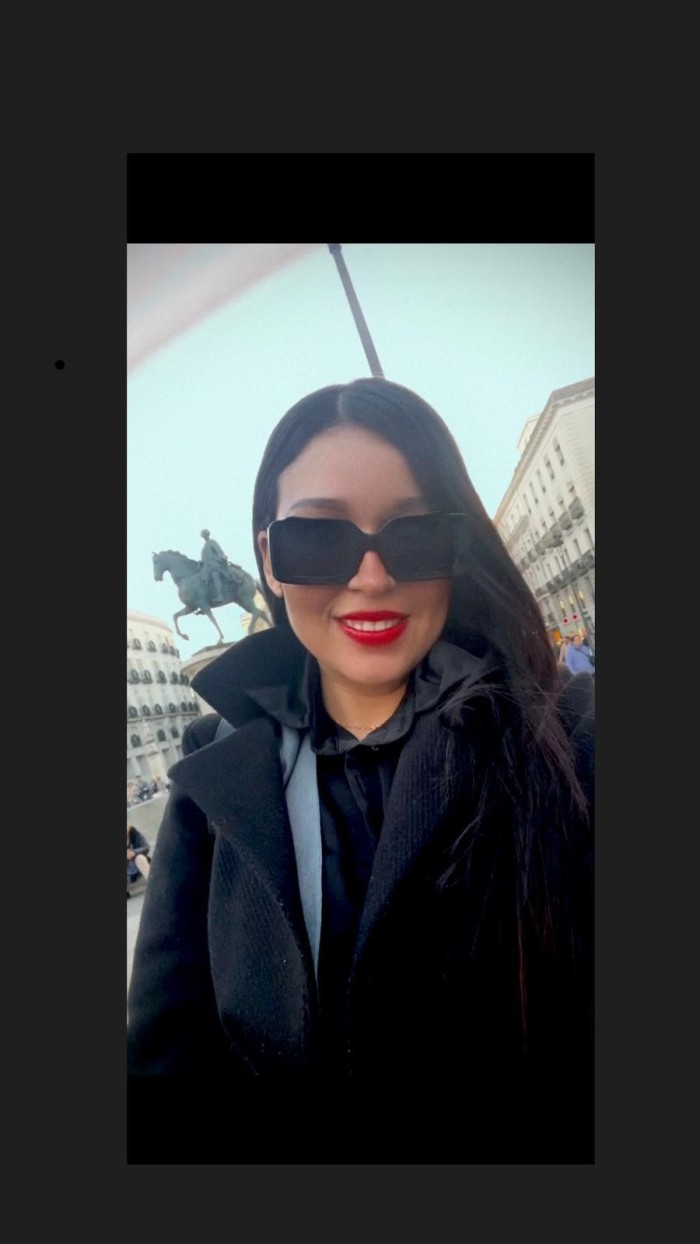 COLOMBIANA CON TODA LA ACTITUD BRUNELLA