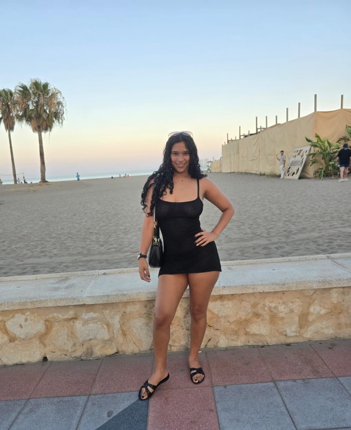 Estoy en malaga soy muy atenta sexy y cariñosa!