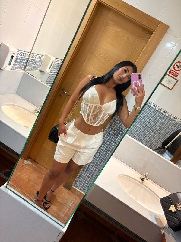 HOLA SOY SARA JOVEN EN FUENGIROLA