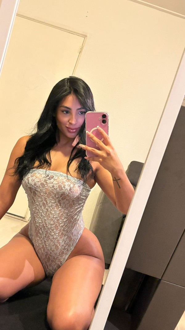 HOLA SOY SARA JOVEN EN FUENGIROLA