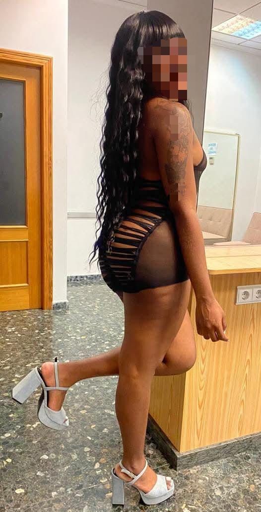 ESTOY MUY CACHONDA Y FIESTERA