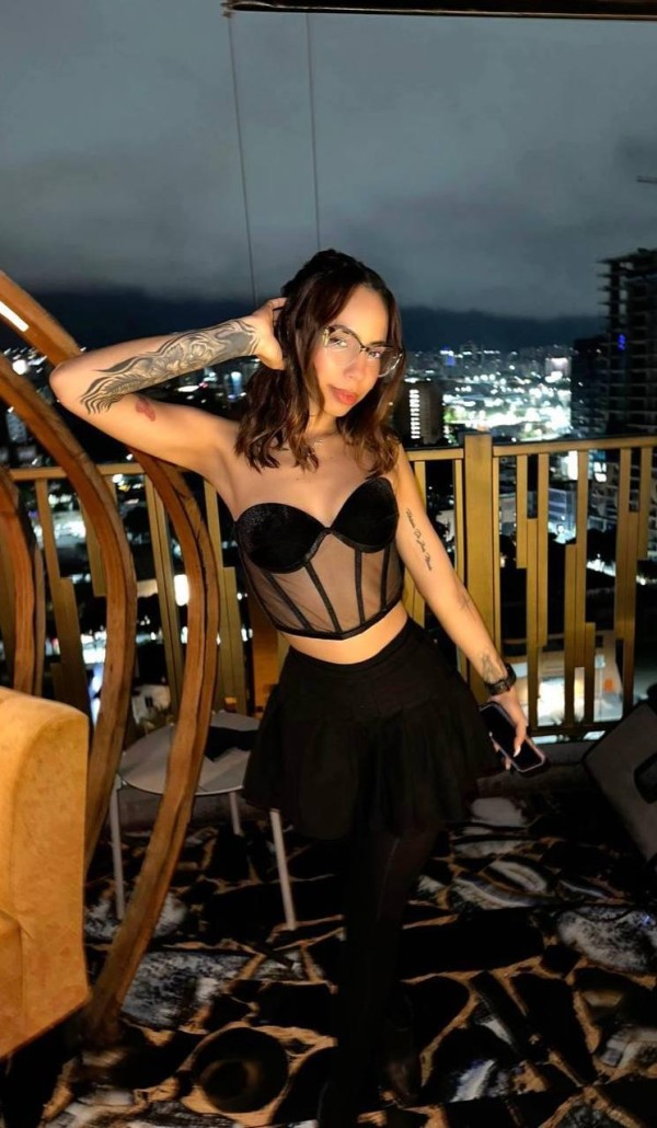 MIRANDA ESPECTACULAR MUJERON POR PRIMERA VEZ EN BENALMADENA