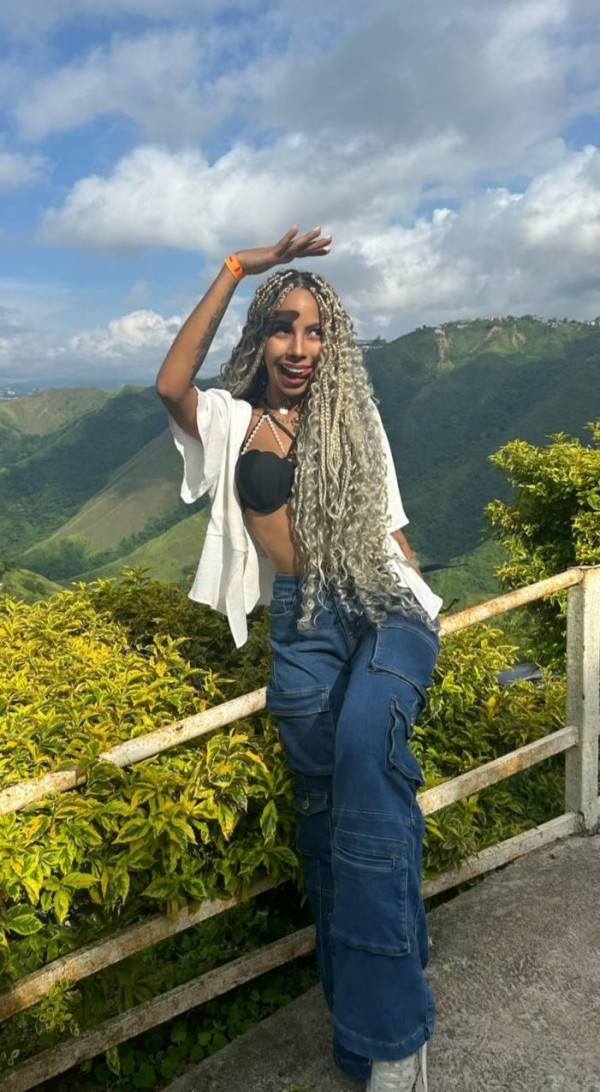 MIRANDA ESPECTACULAR MUJERON POR PRIMERA VEZ EN BENALMADENA