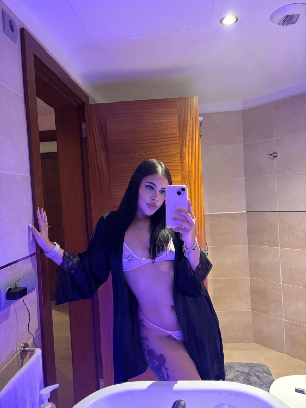 Soy Kloe colombiana fiestera, independiente sexy y fogosa