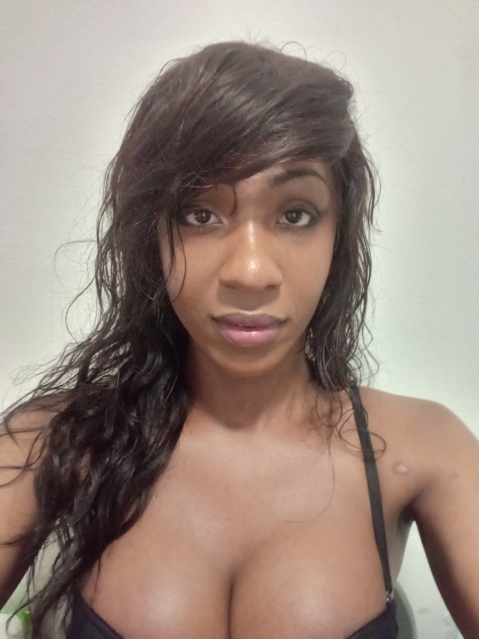 Ola soy gleicy una trans brasileña