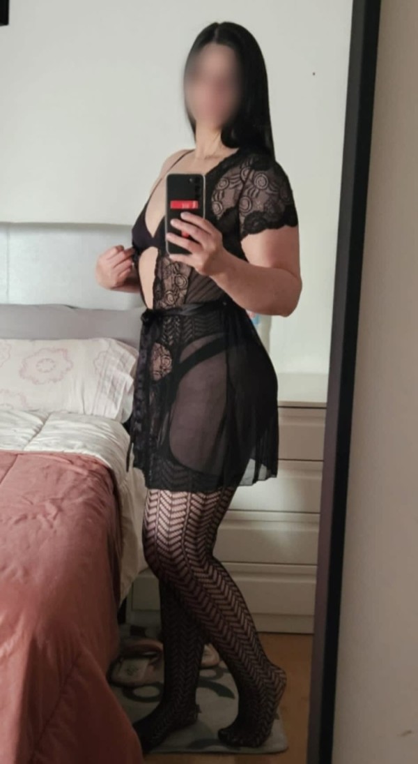 Karen  fiestera Arguelles también desplazamientos fotos reales