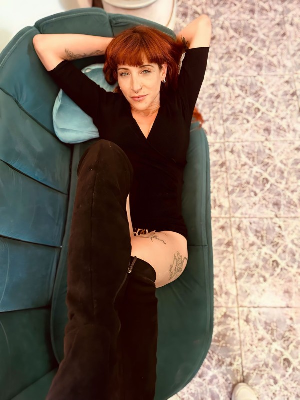 ANDALUZA DE BUEN ROLLO Y FIESTERA