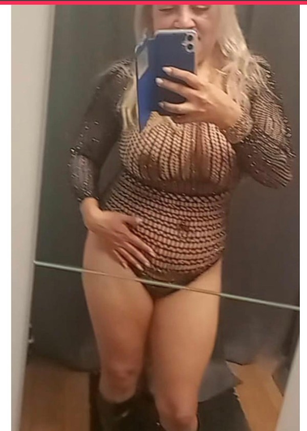 *ROCÍO RUBIA TETONA FIESTATERA* por Tetuán.