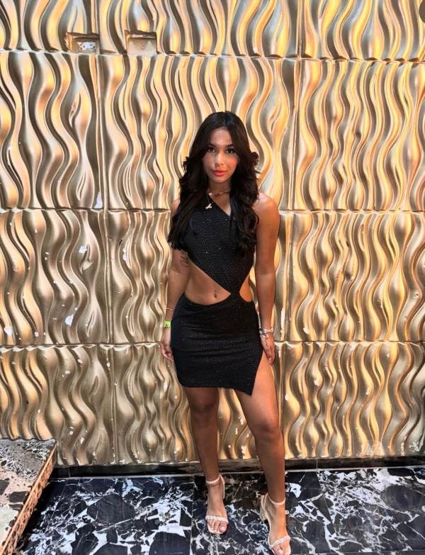 MIA, ENCANTADORA JOVENCITA RECIEN LLEGADA