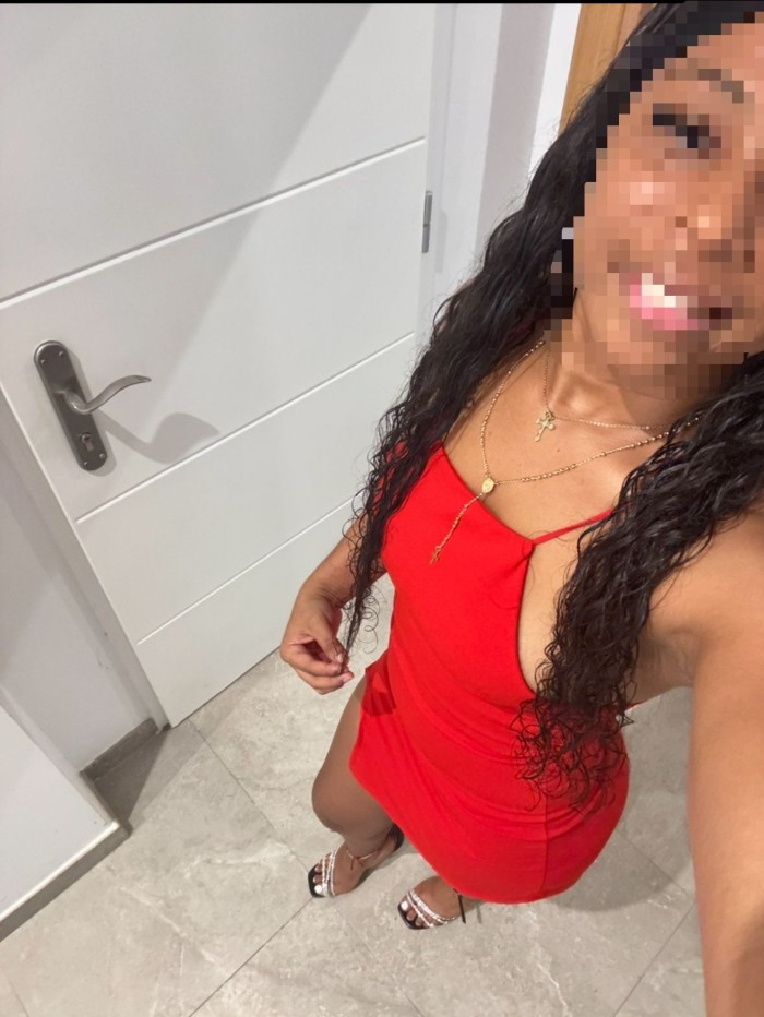 Novedad Noemí erótica y fiestera