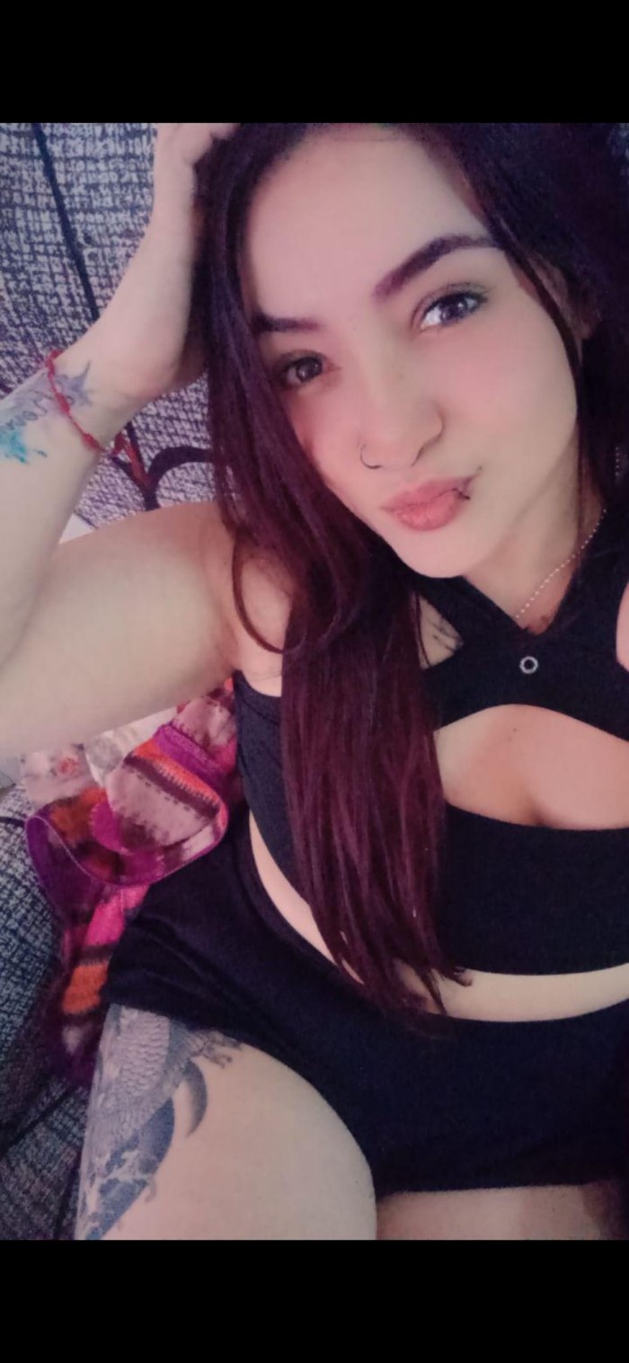 BELLA Y MORBOSA LATINA MUY JUGUETONA