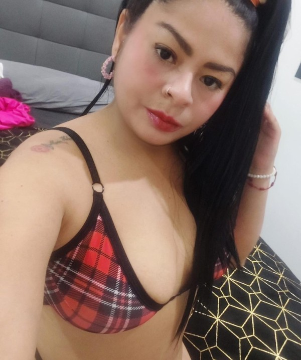 LAS MEJORES TETAS NATURALES DE LA ISLA