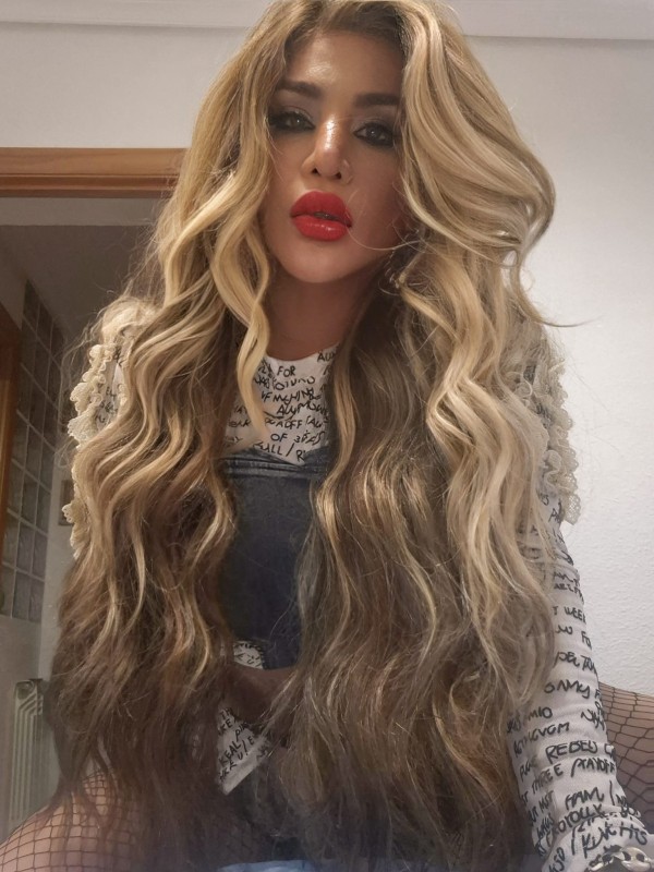 ANITHA TRANS AUTÉNTICA DE BANDERA POLLONA EMPOTRADORA DE MACHOS