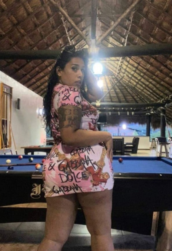 Guarra dominante fiestera en la sagrada familia disponible