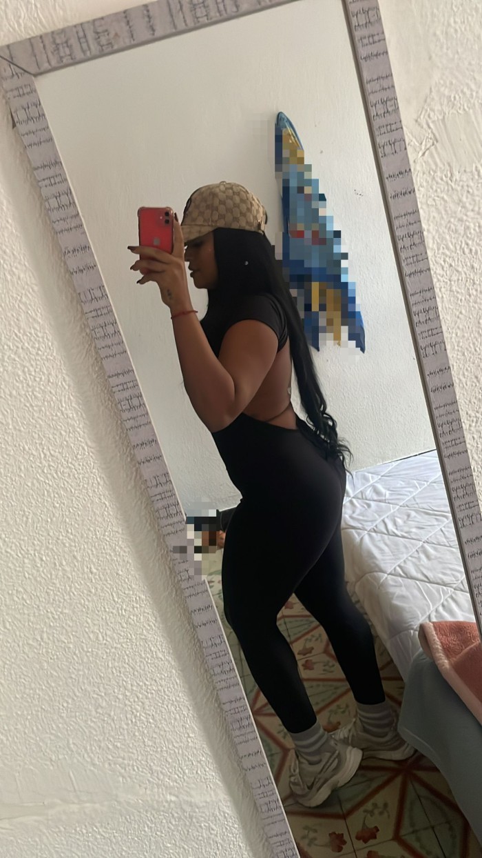 COLOMBIANITA BIEN CACHONDA CON CHOCHITO MOJADITO