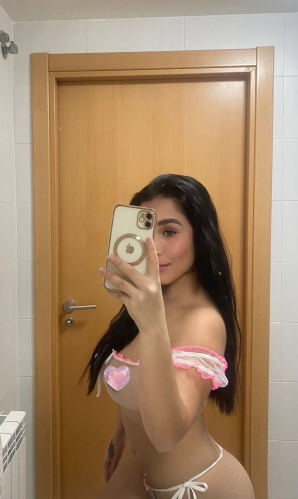 Novedad  Bella y real jovencita latina, disponible para hombres solventes