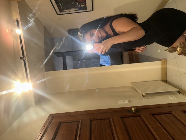 Novedad  Bella y real jovencita latina, disponible para hombres solventes