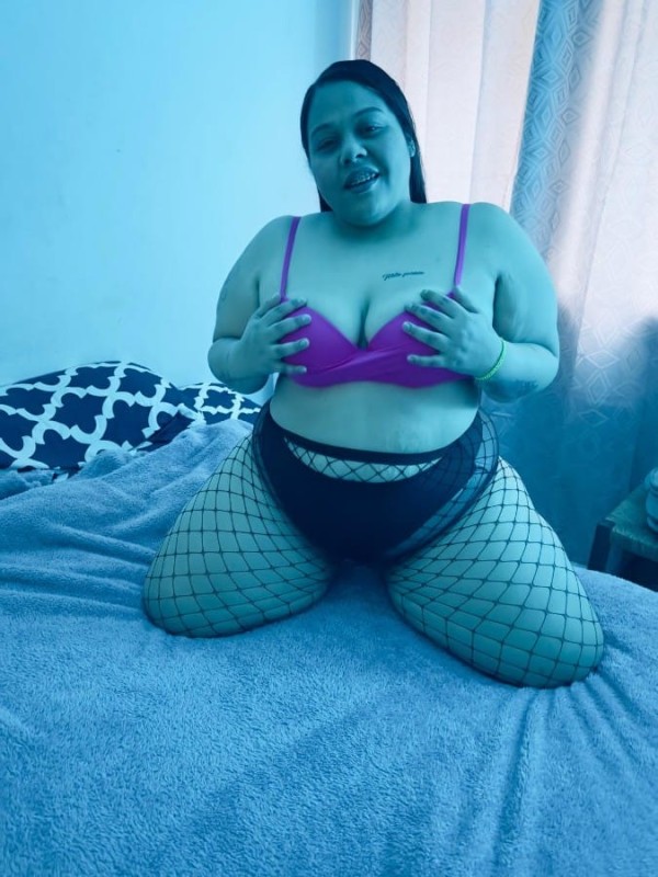 BESUCONA Y COMPLACER TODO GORDITA SABRONA