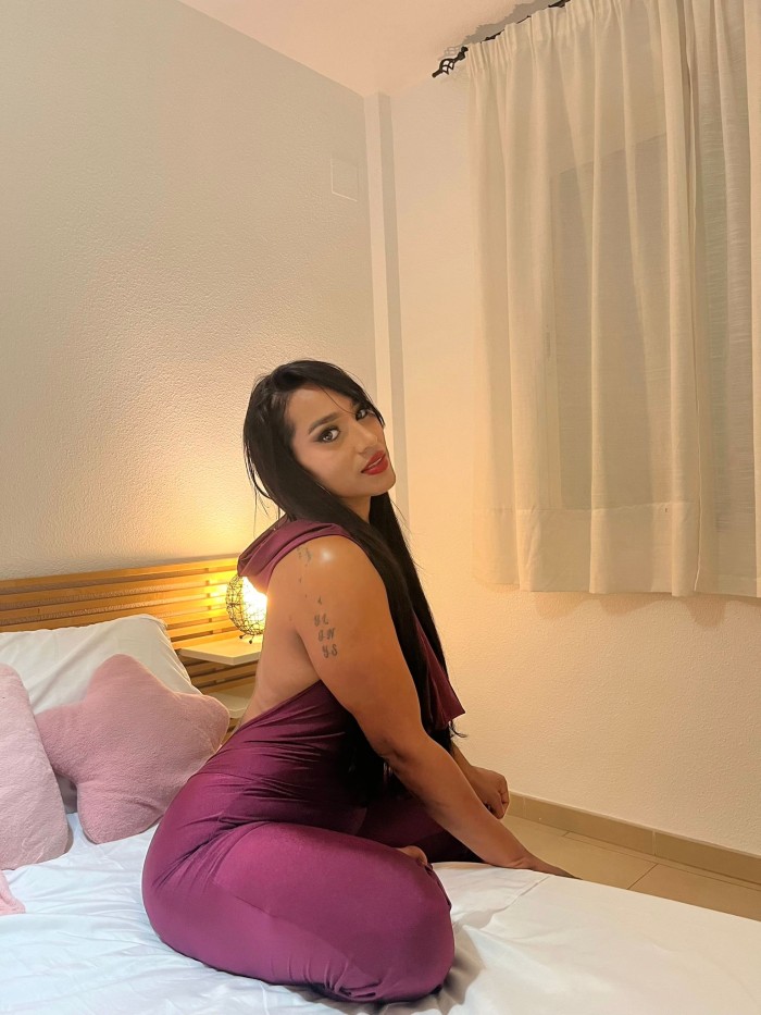 Candy – Colombiana dulce, sensual y elegante en