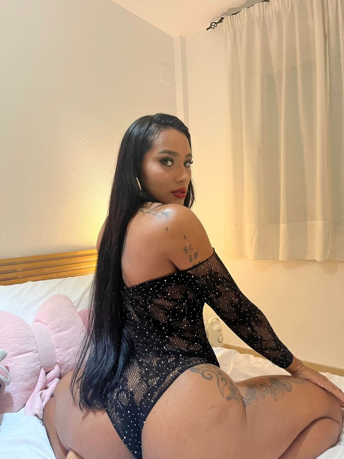 Candy – Colombiana dulce, sensual y elegante en