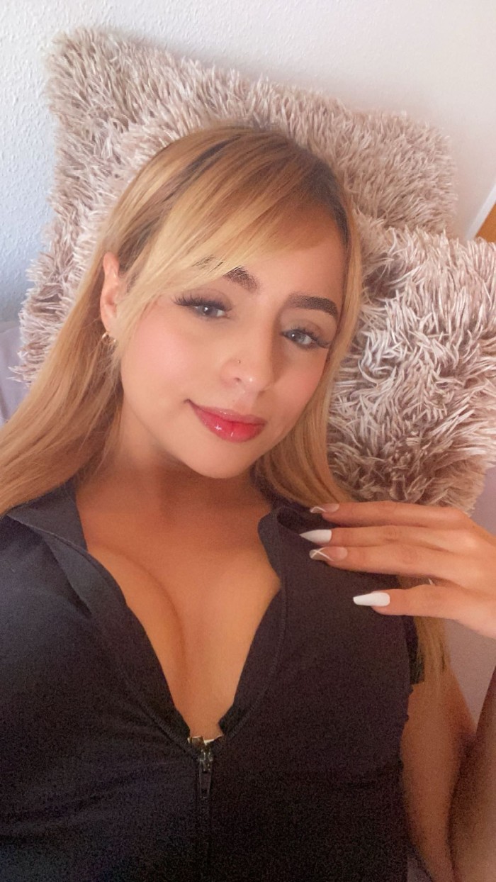 SOY CARISMÁTICA GUAPA ALEGRE EN LA ZONA DE JAVEA L