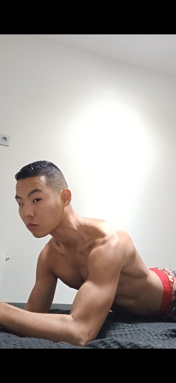 Chico asiático en tu ciudad