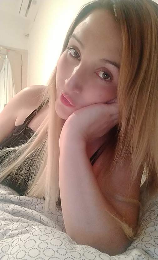 Joven trans súper femenina y morbosa LA MEJOR!