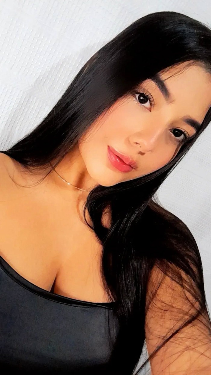 JOVENCITA FIESTERA CARIÑOSA Y MUY IMPLICADA