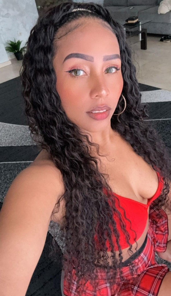 Déjame hacerte feliz después de un largo día de trabajo..