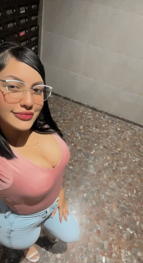 PAOLA 22 años, ELEGANCIA QUE SEDUCE Y TE ENVUELVE…