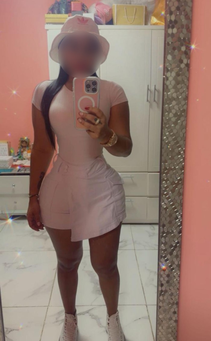 Valentina guapa morbosa jovencita latina muy sexy en carballo