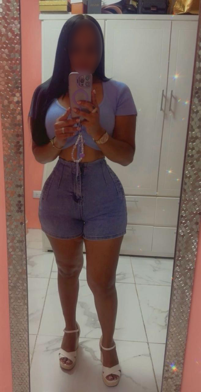 Valentina guapa morbosa jovencita latina muy sexy en carballo