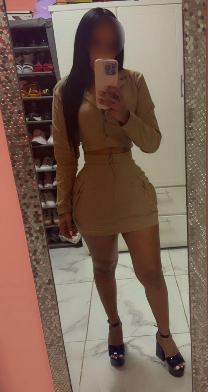 Valentina guapa morbosa jovencita latina muy sexy en carballo