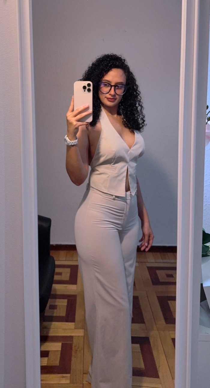 LAURA, LA ARTISTA DEL TOQUE MÁGICO